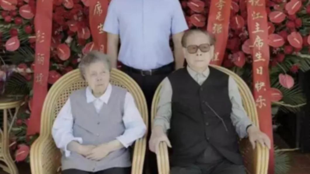 陸前領袖江澤民白血病逝世 96歲生日拍照習近平還送花籃