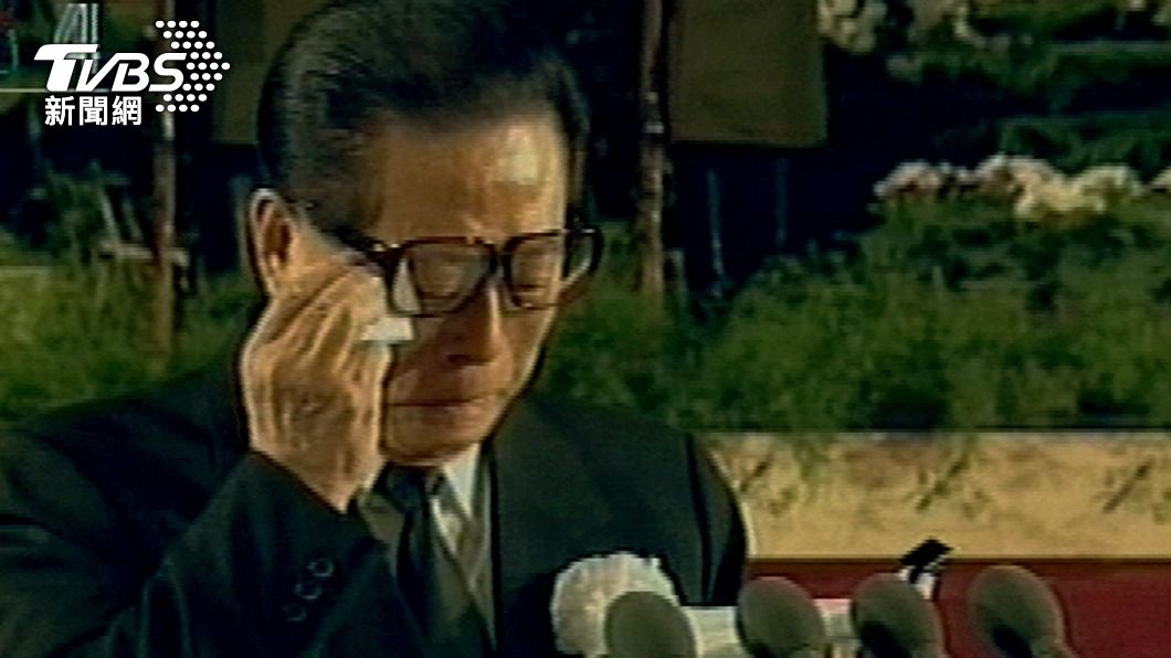 江澤民在鄧小平的追悼儀式上發表演說時落淚。(圖/達志影像美聯社)