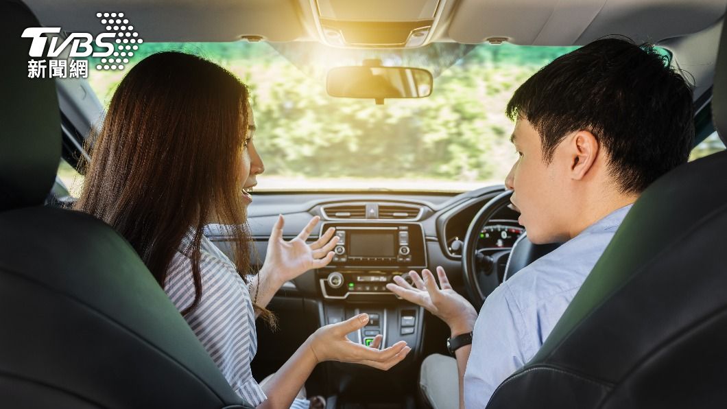 副駕與駕駛者常意見不合。（示意圖，非當事人／shutterstock達志影像）