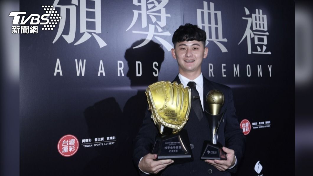 中信兄弟投手吳哲源 拿下年度最佳進步獎