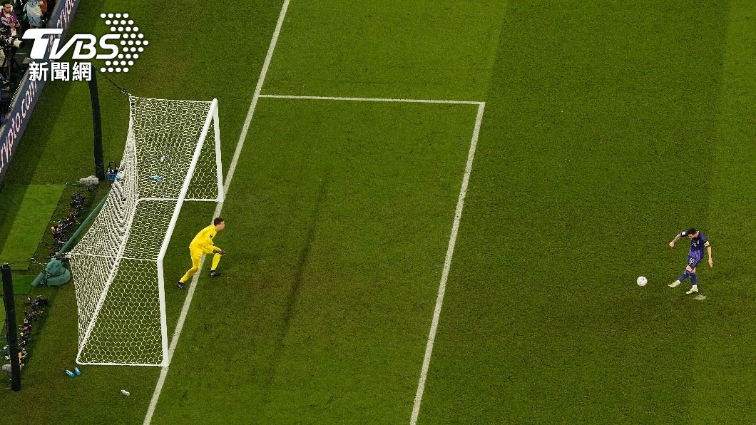 梅西的12碼罰球被波蘭門將沃伊切赫(Wojciech Szczesny)擋下。(圖/達志影像美聯社)