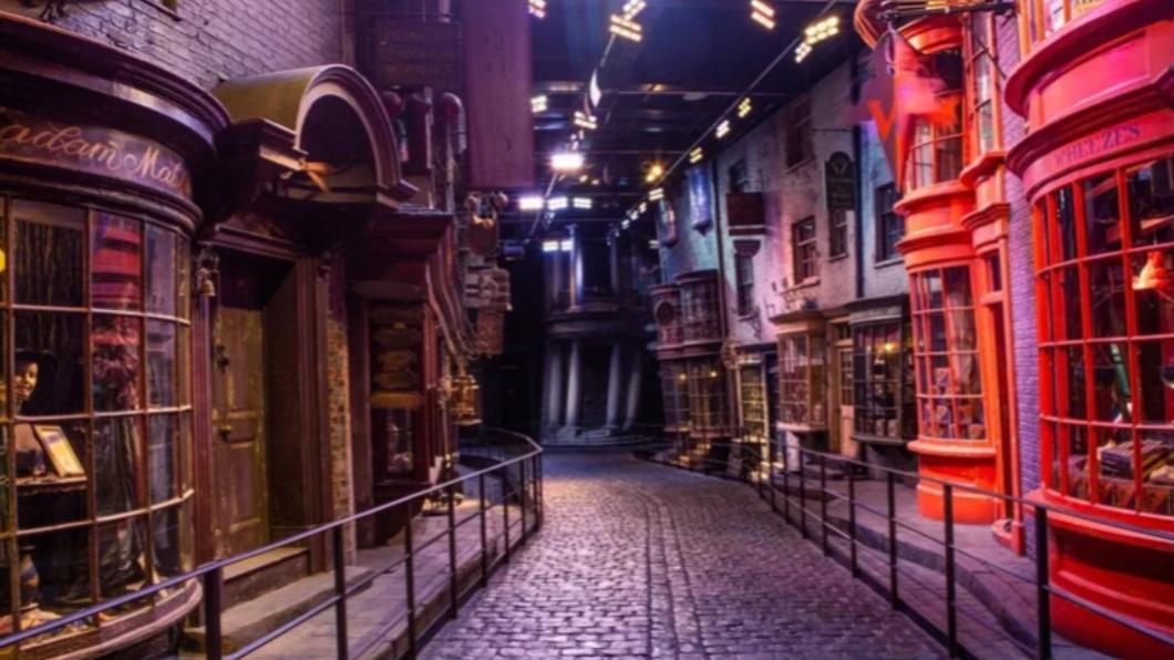 倫敦影城中重現許多電影中的經典場景。(圖/翻攝自Warner Bros. Studio Tour London FACEBOOK)