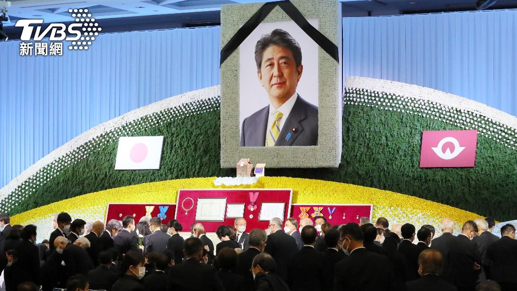 日本已故前首相安倍晉三的國葬也入選流行語大賞TOP10。(圖/達志影像美聯社)