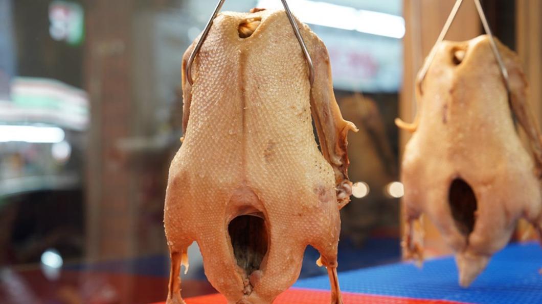 店家主打當日新鮮現煮的肥美白羅曼鵝肉,肉質鮮嫩多汁。(圖/跳躍的宅男提供)