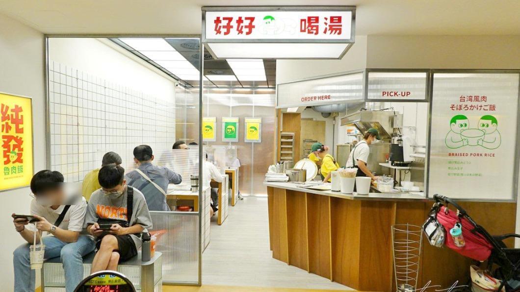 位於永春捷運站附近的「純發魯肉飯」。(圖/水晶安蹄不務正業過生活提供)