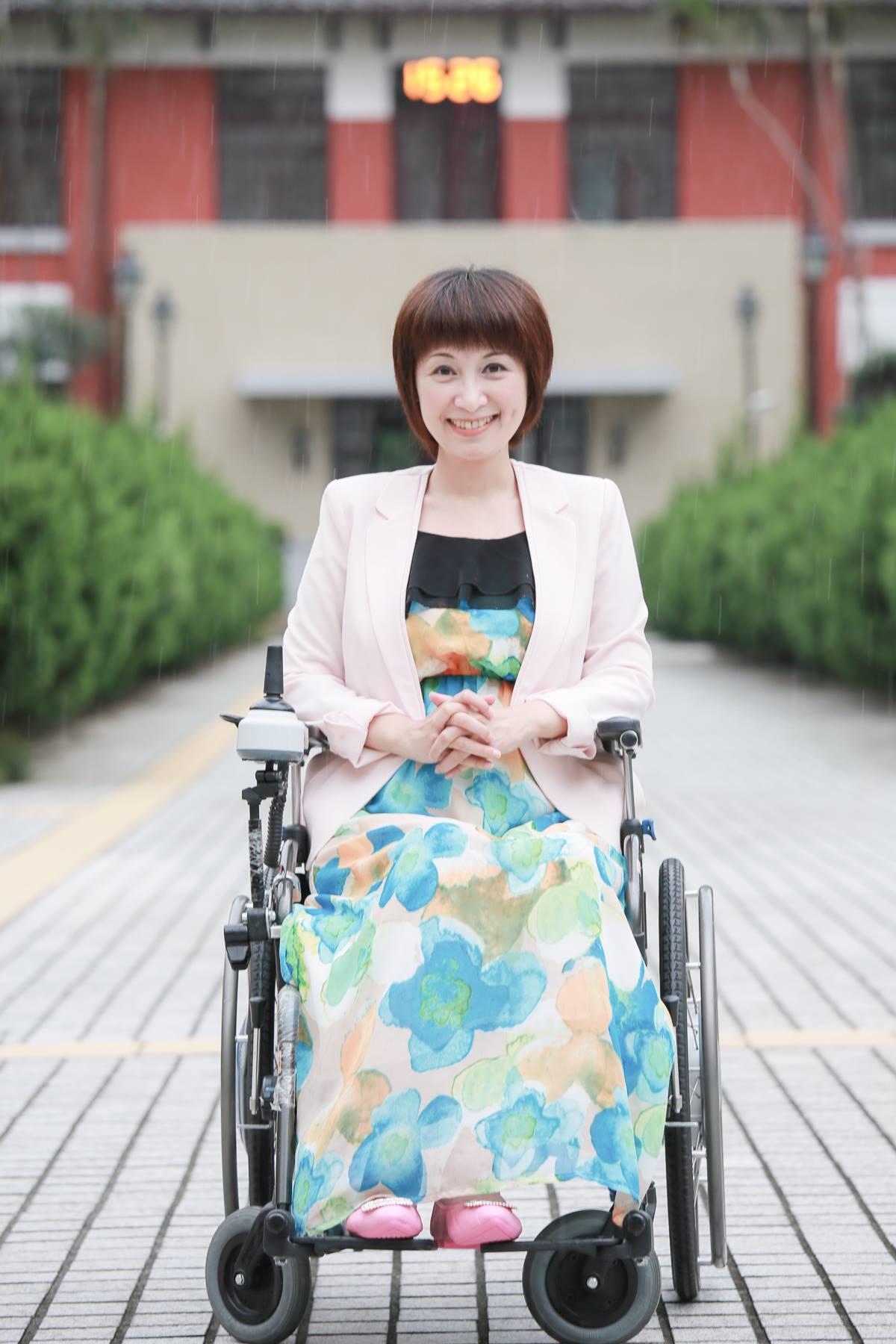 楊玉欣過去罹罕見疾病「三好氏遠端肌肉無力症」,四肢肌肉逐漸萎縮。(圖/翻攝自楊玉欣臉書)
