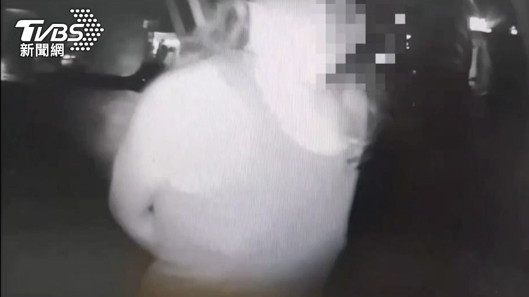 上一秒開心喝酒下一秒翻臉不認!兄妹倆互毆 險踹到員警