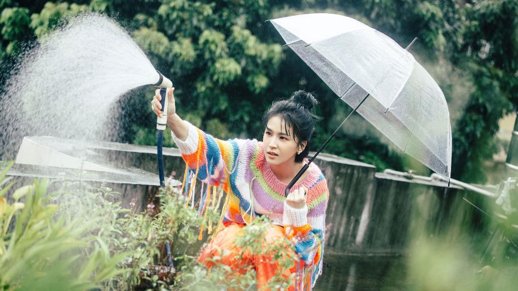 曾沛慈新歌〈I Will Find You〉拍攝期間雖是陰雨綿綿,但仍然玩得很開心。(圖/亞神音樂提供)