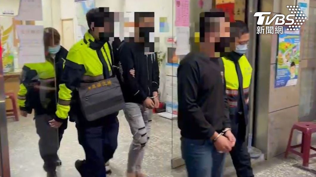 嫌犯遭警方移送。(圖/TVBS)