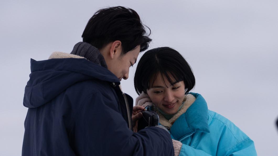 滿島光爆料佐藤健在片場偷補眠。(圖/Netflix提供)