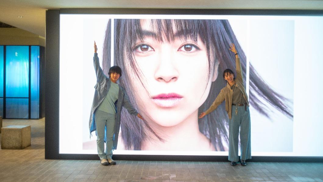 《First Love 初戀》掀起許多懷懷舊風潮。(圖/Netflix提供)