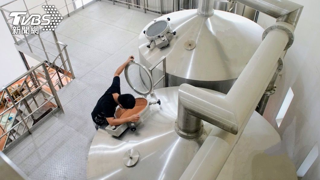 啤酒頭暨啤酒肚觀光酒廠想讓一般民眾能體驗「最新鮮的啤酒，從酒槽開喝」之外，酒廠更在廠中規劃了酒吧區。（圖／啤酒肚釀製提供）