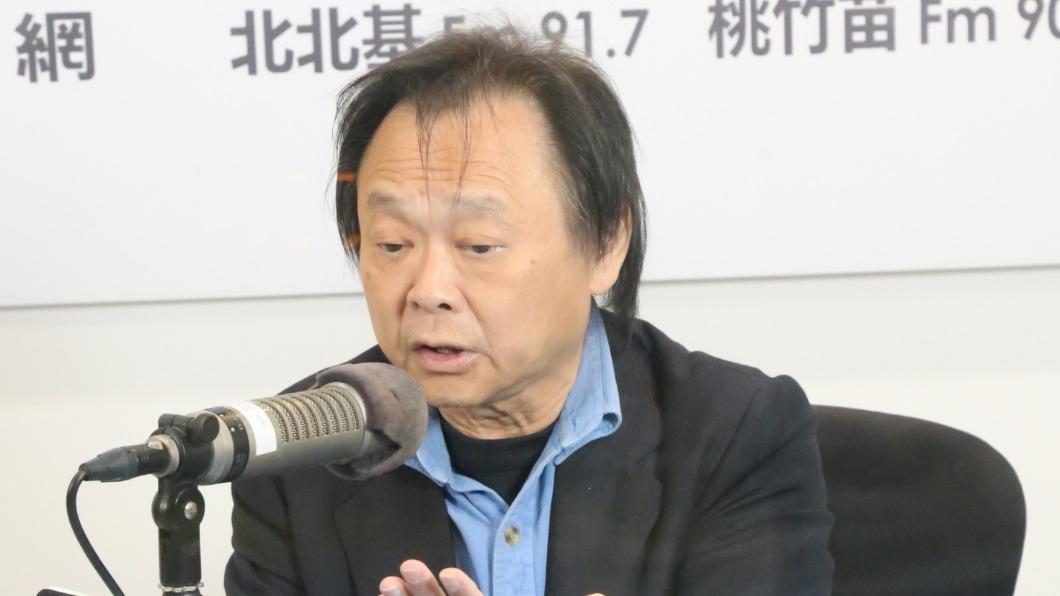 王世堅今接受POP Radio「POP撞新聞」主持人黃暐瀚專訪。(圖/POP撞新聞提供)