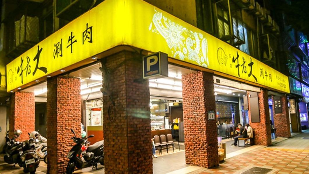 「牛老大涮牛肉(台北承德店)」在冬天時相當熱門,基本上一定會排隊。(圖/鄉民食堂提供)