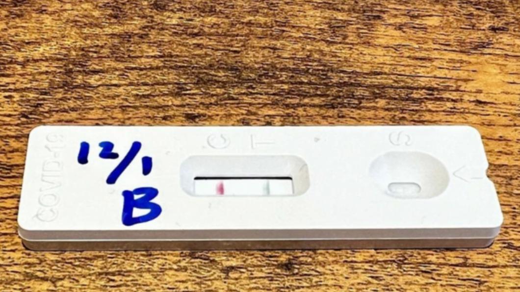 阿Ben驚曝自己12月1日快篩又兩條線。(圖/翻攝自@benpai802 IG)