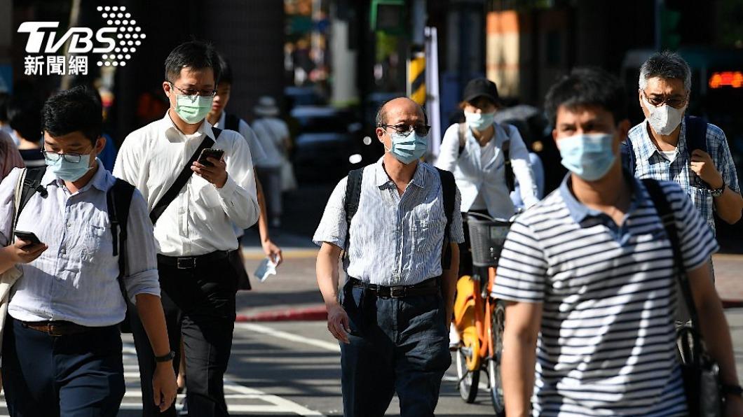 民眾不戴口罩意願低,王必勝表示僅5℅民眾沒戴。(圖/TVBS資料畫面)