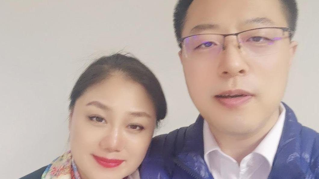 湯天如靠在趙立堅的肩膀上秀恩愛。（圖／翻攝自微博）