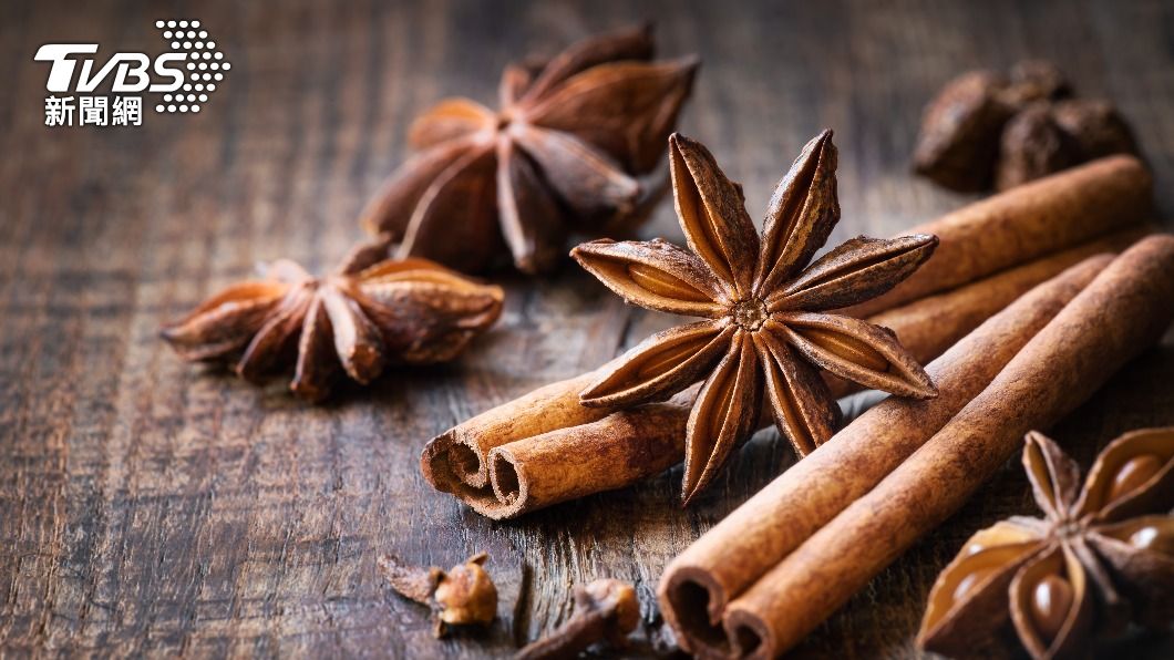 肉桂加水果一起烹煮，有助於保暖身體。（示意圖／shutterstock達志影像）