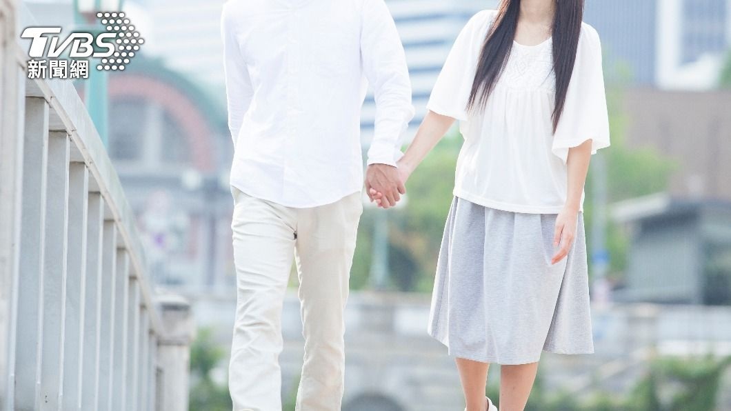 摩羯座當墜入愛河後,對伴侶更是無微不至。(示意圖/shutterstock達志影像)