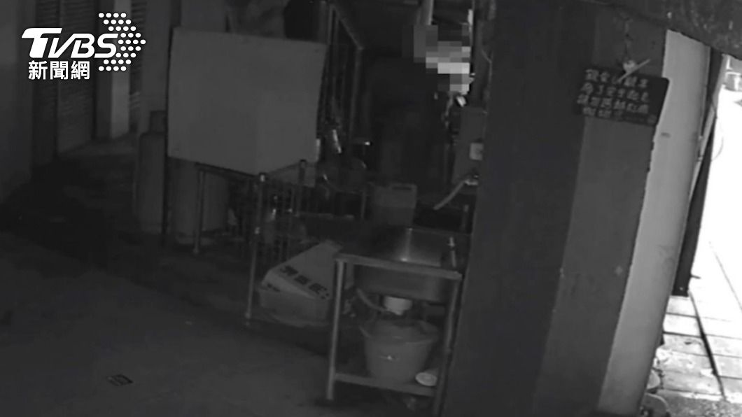 陳嫌趁打烊時間偷竊。(圖/TVBS)