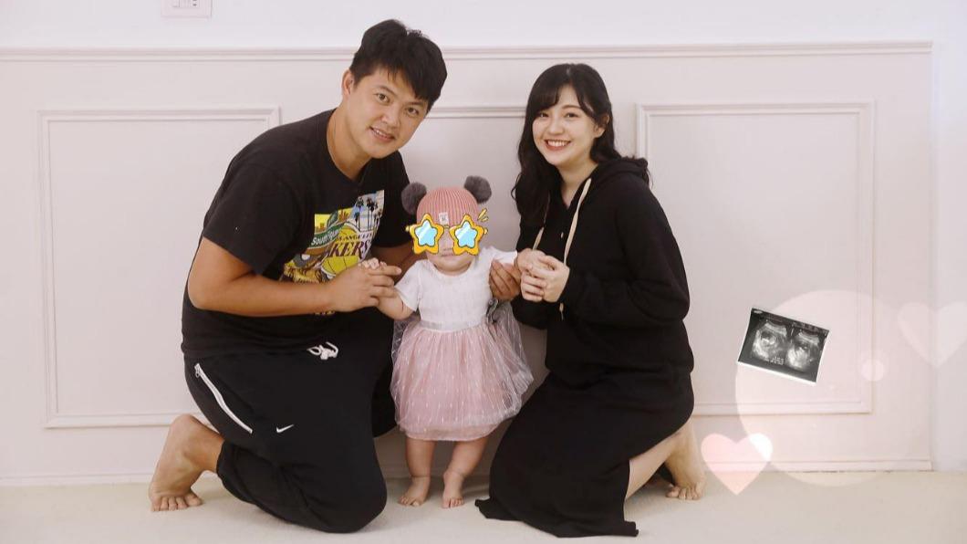 簡懿佳(右)和老公去年4月才升格當爸媽,如今再迎來第2胎。(圖/翻攝簡懿佳臉書)