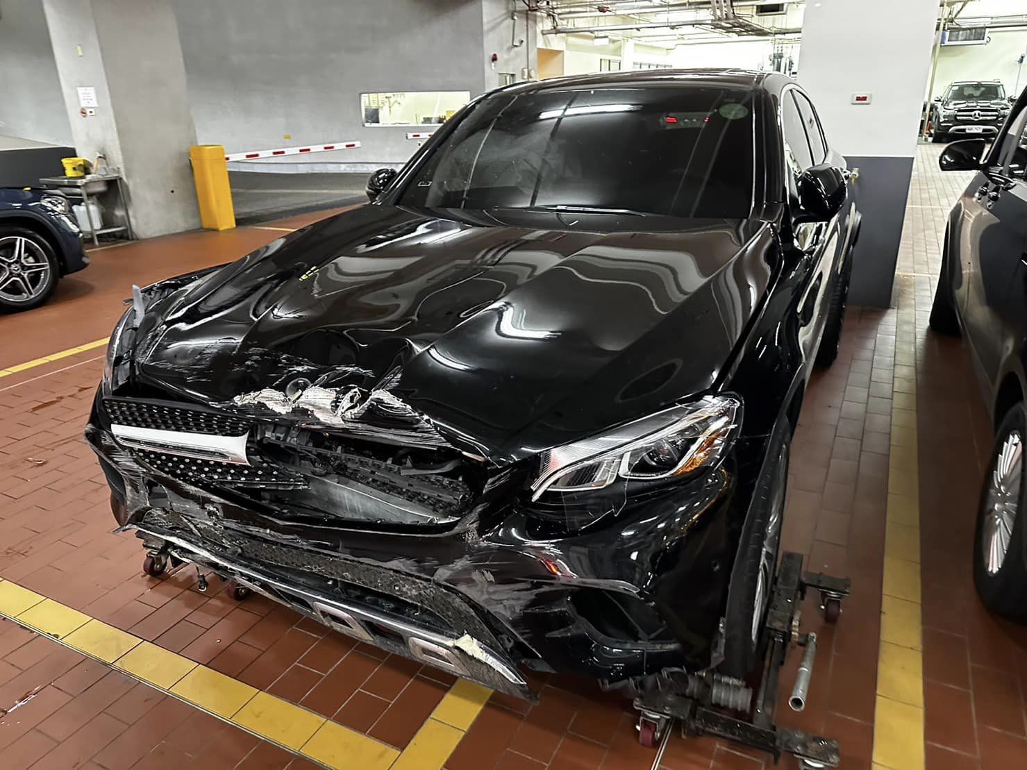 賴慧如車頭全毀。（圖／翻攝自賴慧如臉書）