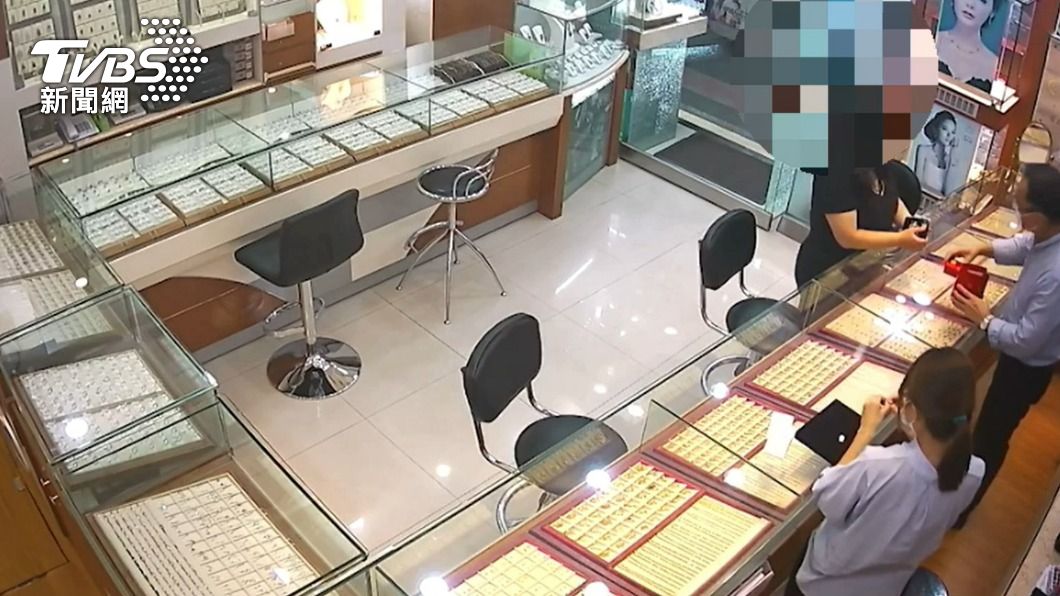 撿到信用卡!女護士1小時爆買5萬元金飾 下場慘了