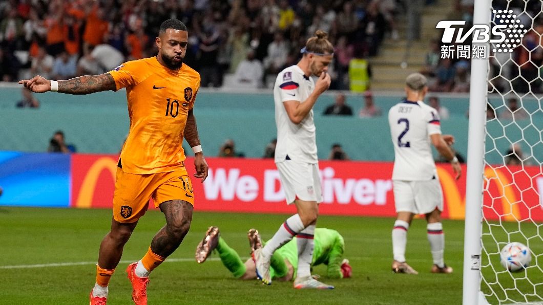 德佩(Memphis Depay)開賽10分鐘輕鬆射入。(圖/達志影像美聯社)