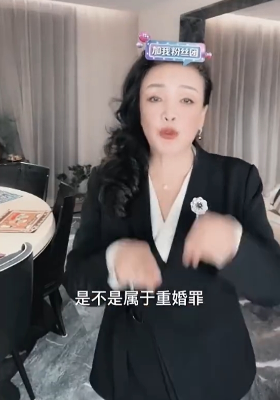 張蘭直言,當初離婚是雙方律師在家鑑定的。(圖/翻攝自微博)