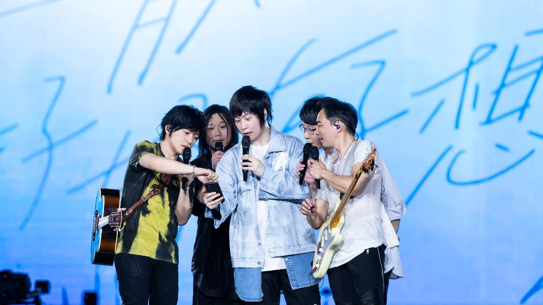 五月天等了21年！終於請到「大咖天后」　不忍了吐內心話　