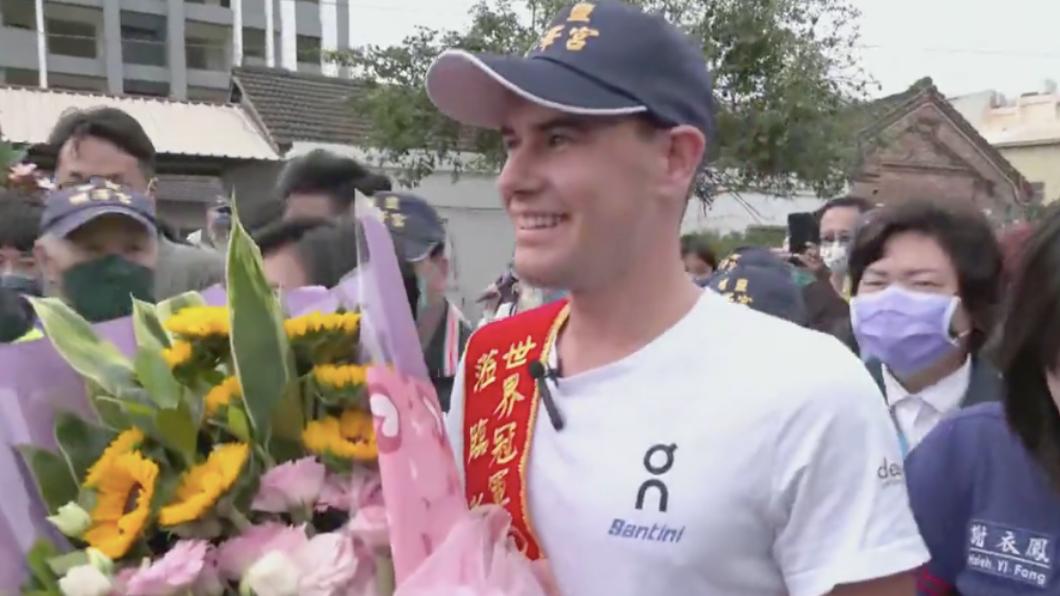戴順澤宮神帽拿9冠!三鐵好手來台還願 獲贈30萬營養金