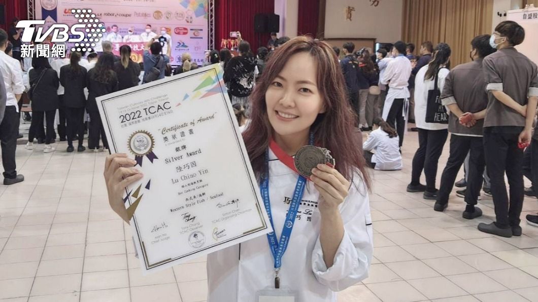 料理女王陸巧因昔「手癱瘓」復健1年 備賽舊傷復發:手抖到無法控制
