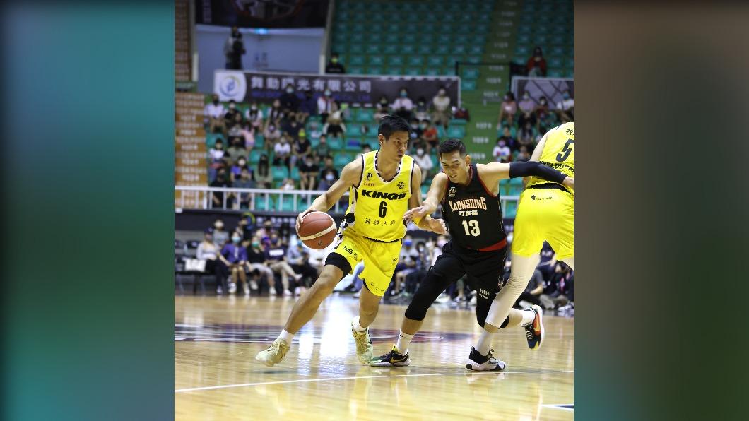 高雄鋼鐵人終於開胡!雙洋將合拿60分 自家主場迎首勝