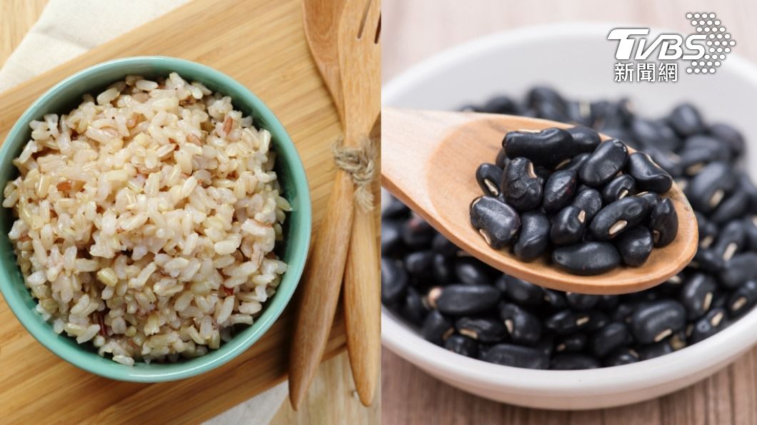 糙米飯富含維生素B群;黑豆中富含微量營養素「鎂」。(示意圖/shutterstock達志影像)