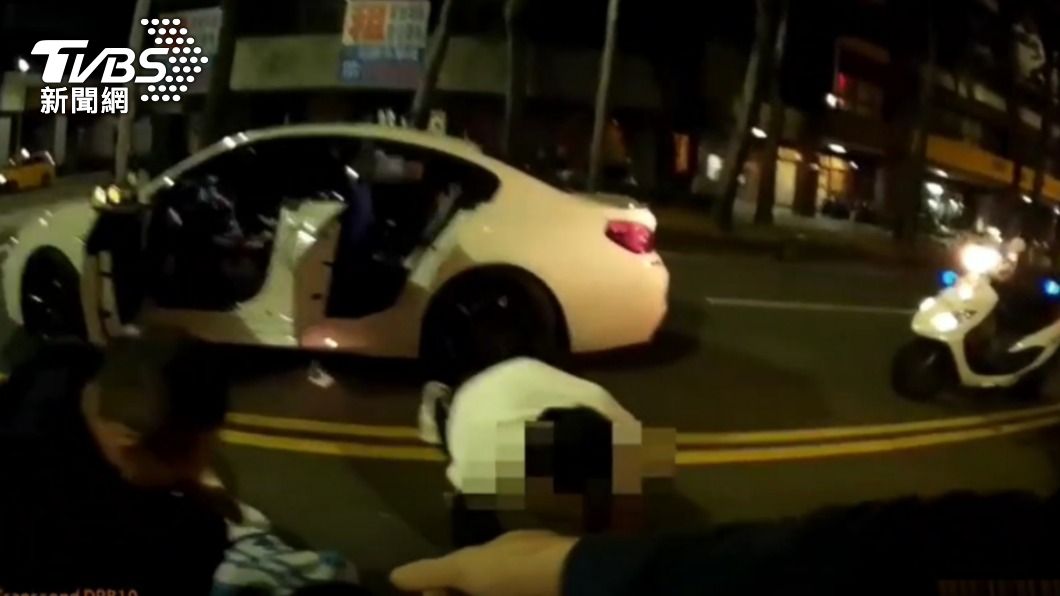 警方在苓雅救出被害人。（圖／TVBS）