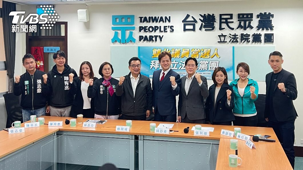 民進黨雙北市議員當選人今天拜訪民眾黨立院黨團。(圖/方炳超攝)