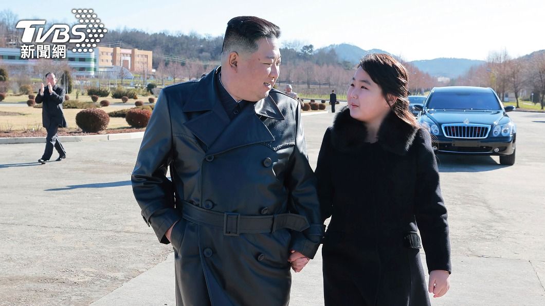 金正恩二度讓女兒露面。(圖/達志影像美聯社)