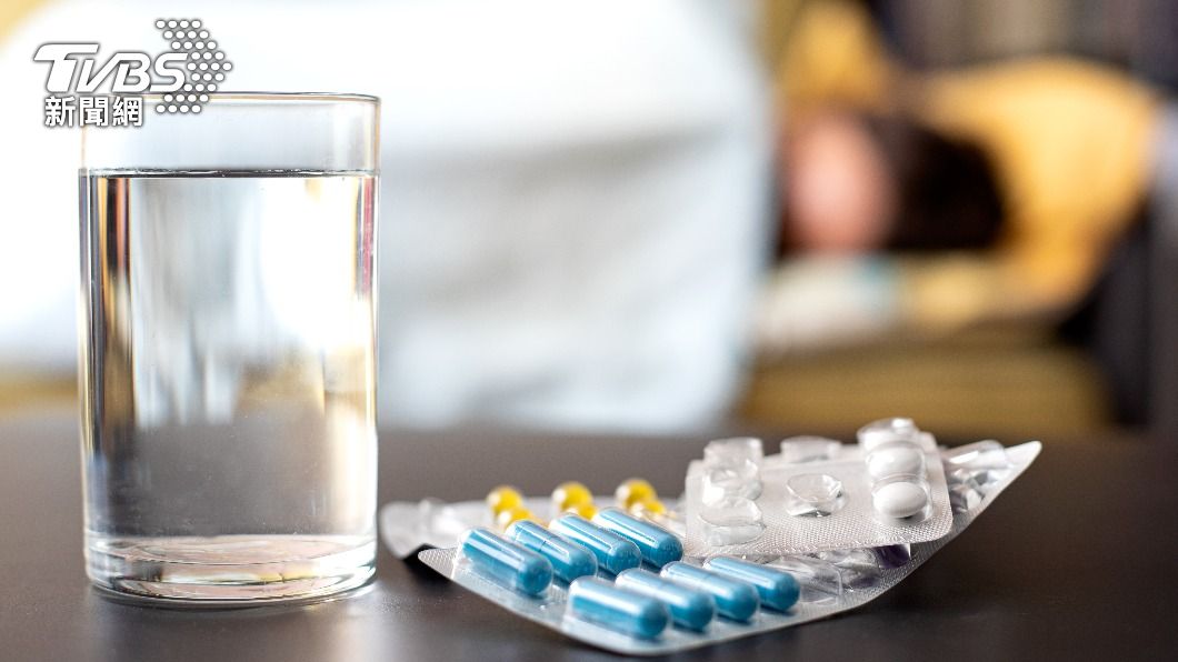 許多人靠藥物幫助睡眠。(示意圖/shutterstock達志影像)