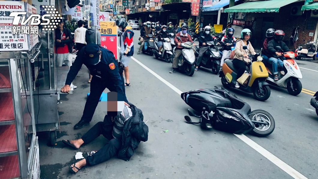 老毒蟲藏毒拒盤查！狂飆4公里遭正義哥肉身攔車　糗摔落網