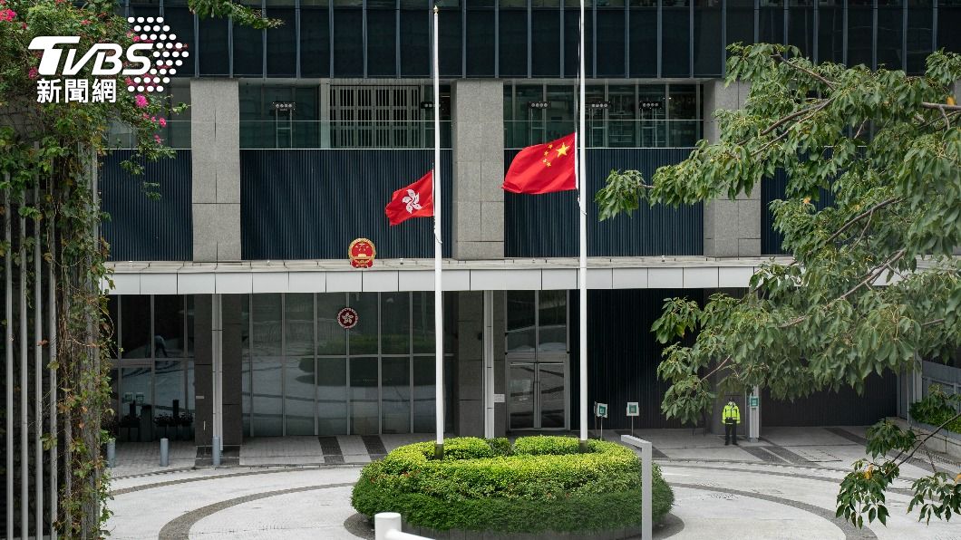 香港大規模追悼江澤民 金銀貿易場交易前默哀
