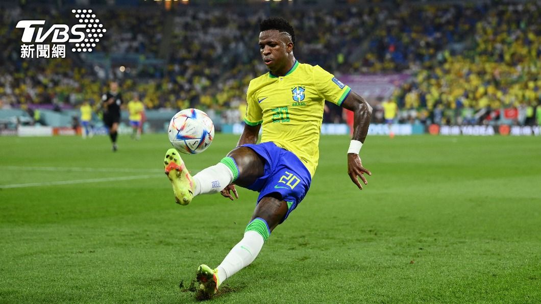 巴西球員小維尼修斯(Vinicius Jr)在開賽僅7分鐘時就為巴西踢下第一球。(圖/達志影像路透)