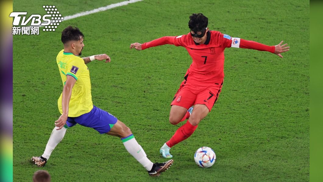 南韓隊長孫興慜與巴西球員帕奎塔(Lucas Paqueta)。帕奎塔成功為巴西踢進第四球,拿下絕對優勢。(圖/達志影像路透)