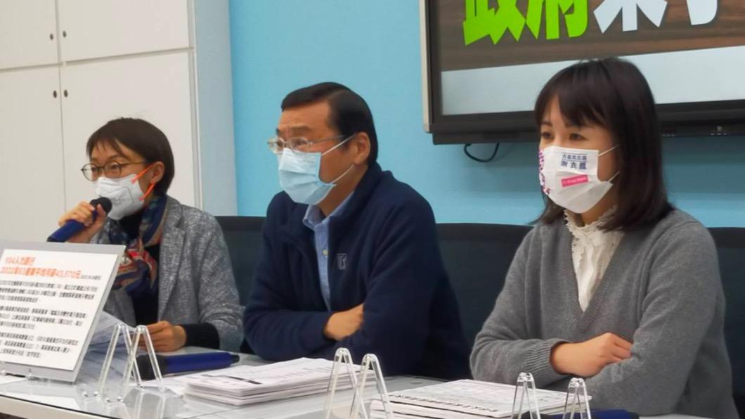 國民黨團要求蔡政府解決國內通膨嚴重問題。(圖/國民黨團提供)