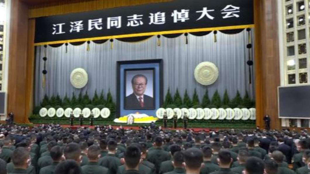 江澤民「魂歸黃浦江」 中共軍艦護送骨灰撒大海