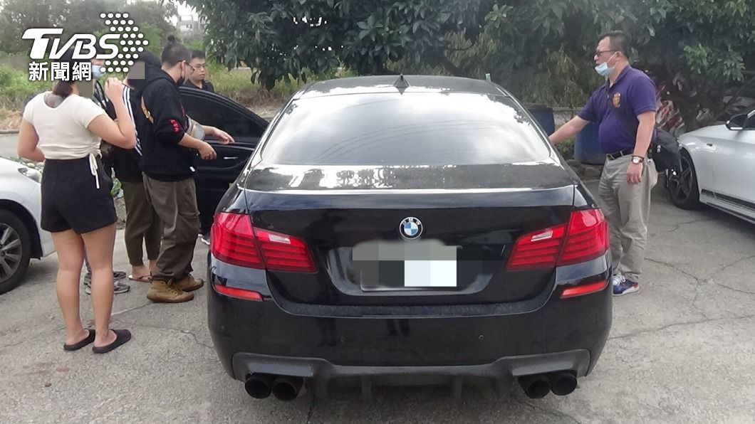 警方查扣作案用的車輛。(圖/TVBS)