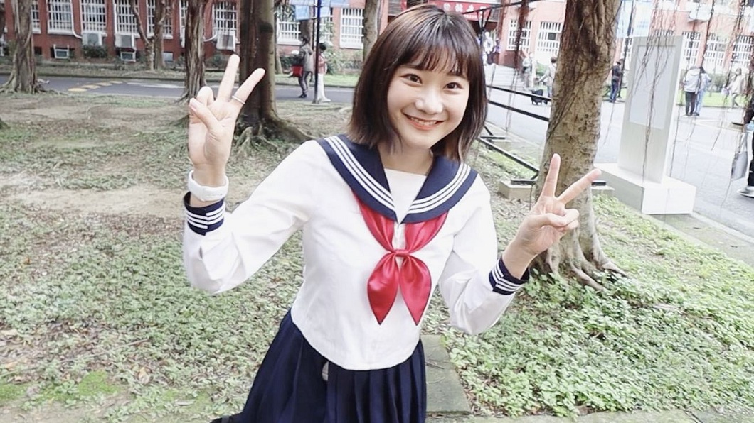 愛莉莎莎發文感謝房仲和新屋主讓她順利完成一件人生大事。(圖/翻攝自愛莉莎莎臉書)