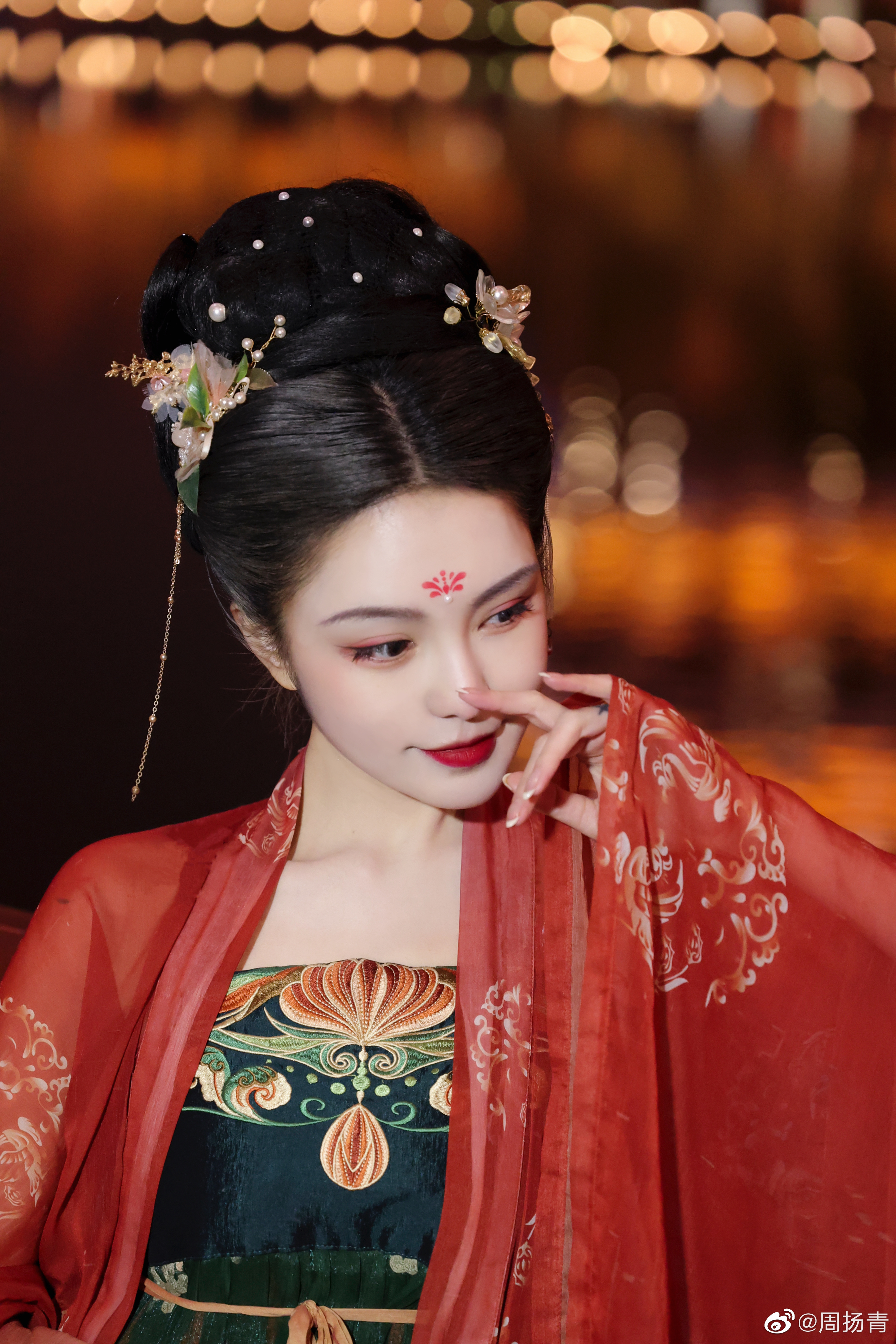 周揚青的古裝造型讓網友驚豔。(圖/翻攝周揚青微博)