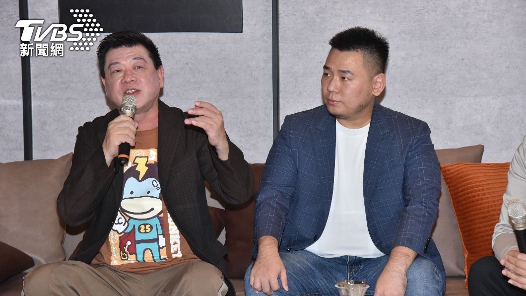 孫德榮和火星叔叔開記者會。(圖/梁恩誌攝)