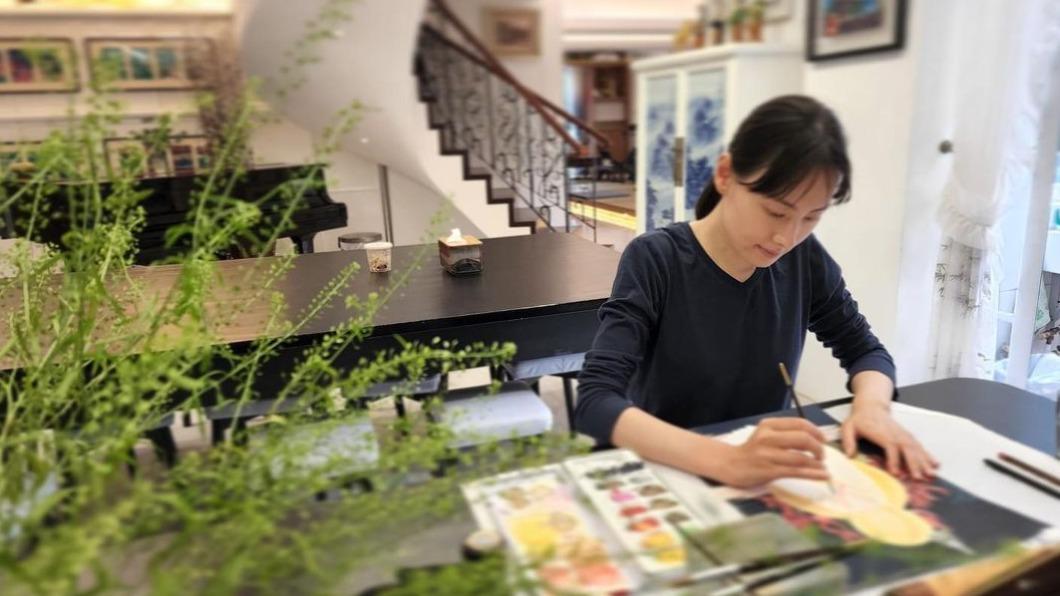 梁洛施曝20億超狂豪宅！家藏「旋轉樓梯」花園逾千坪