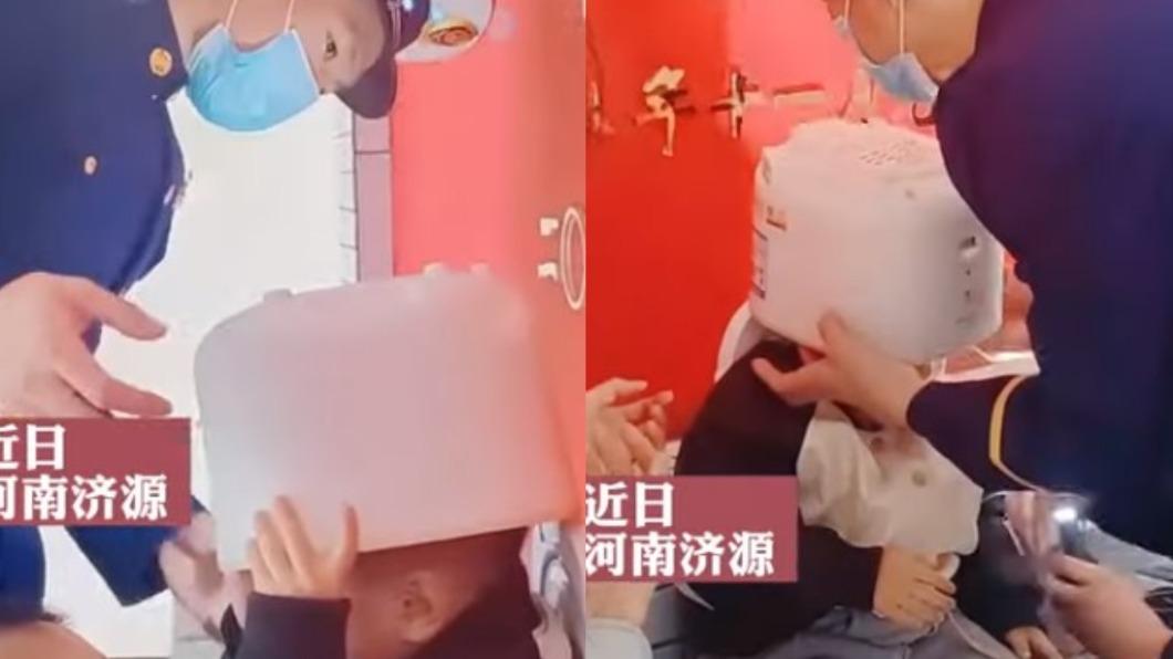 想當鹹蛋超人?傻弟「頭卡進電鍋」拔不出 消防員也傻眼